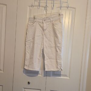 Gloria Vanderbilt Cream Shorts